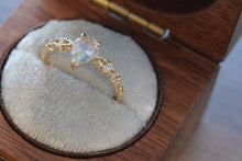 画像をギャラリービューアに読み込む, レインボームーンストーン マラウイ産0.56ct