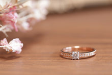 画像をギャラリービューアに読み込む, 普段使いのできるエタニティー婚約指輪 0.2ct鑑定書付き ご納品後サイズ修正無料!!