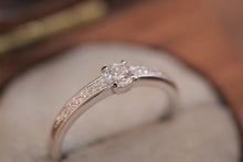 画像をギャラリービューアに読み込む, 普段使いのできるエタニティー婚約指輪 0.2ct鑑定書付き ご納品後サイズ修正無料!!